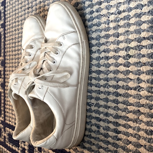 Banana Republic Size 10 White Rubber Sneaker. - Picture 3 of 3